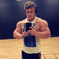 muscleboycunt:Muscle stacked on muscle stacked