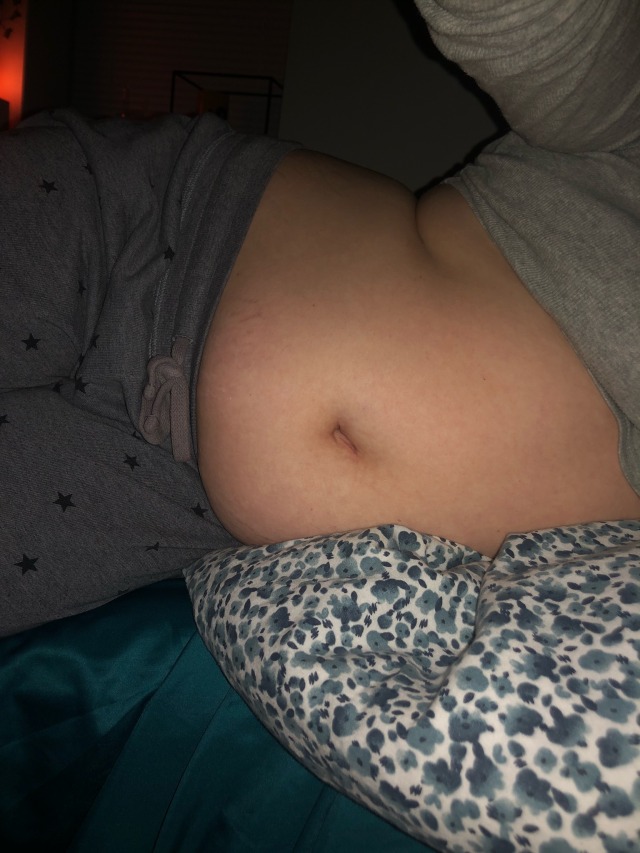 bell-ybb:I can’t stop looking at the difference from after cake to after pizzza&hellip; so I wanna share these too. I know this is a lot to post all at once but tell me my belly didn’t look insane after a day of stuffing 