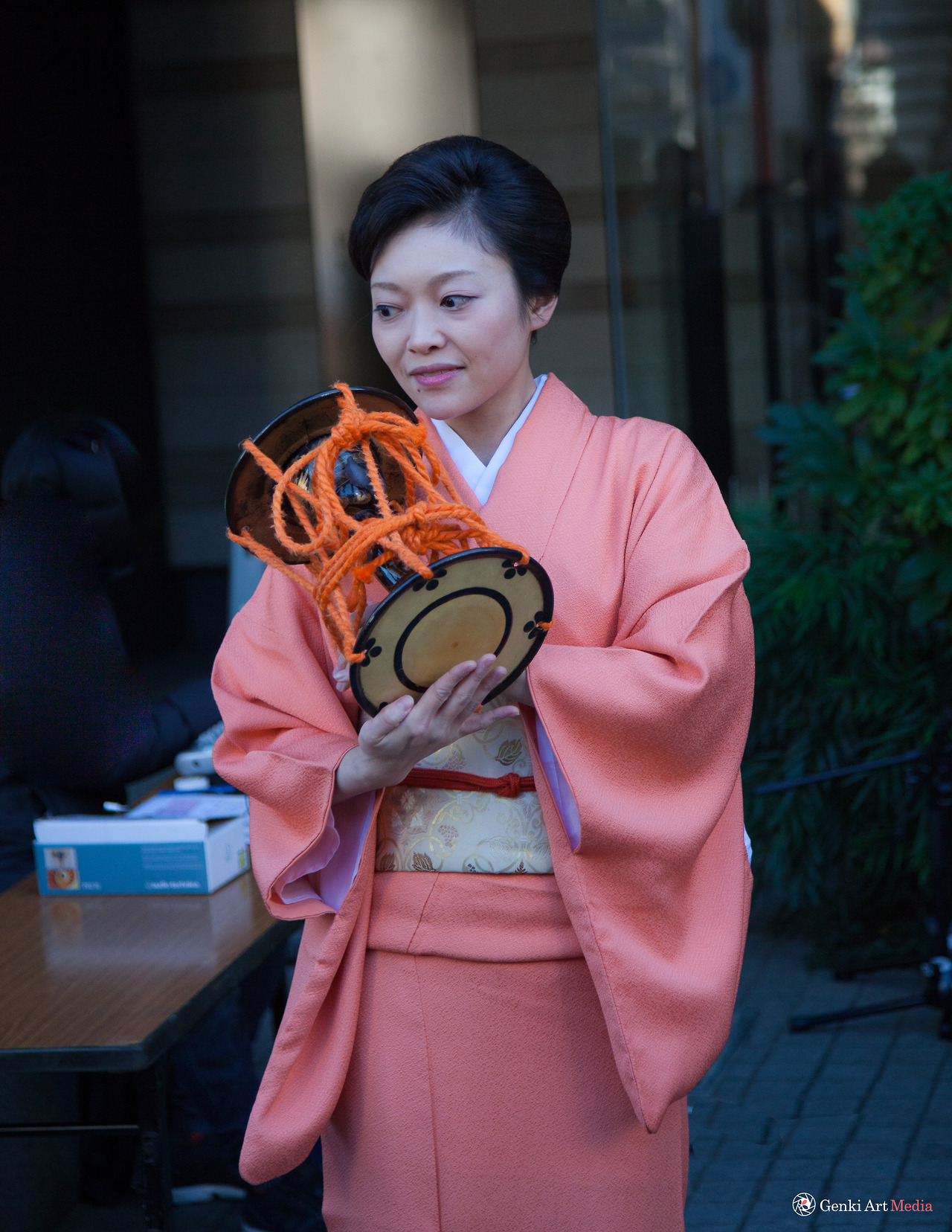 <p><b>Kimono clad lady playing the tsuzumi (a Japanese hand drum) at a festival in Kagurazaka Tokyo.</b><br/></p>