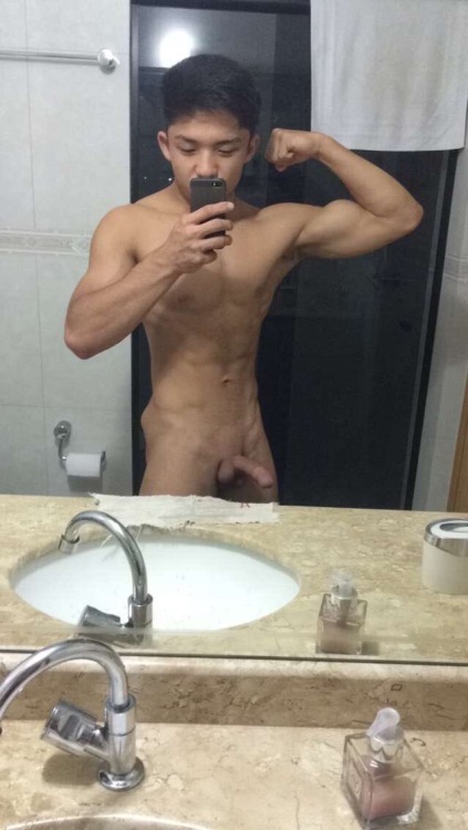 sggaystud99: boi-kaki:  azamadnan0307:  fariqfawwazajwad:  hokklate:  Anak ikan sedap  Comelnya  Awe