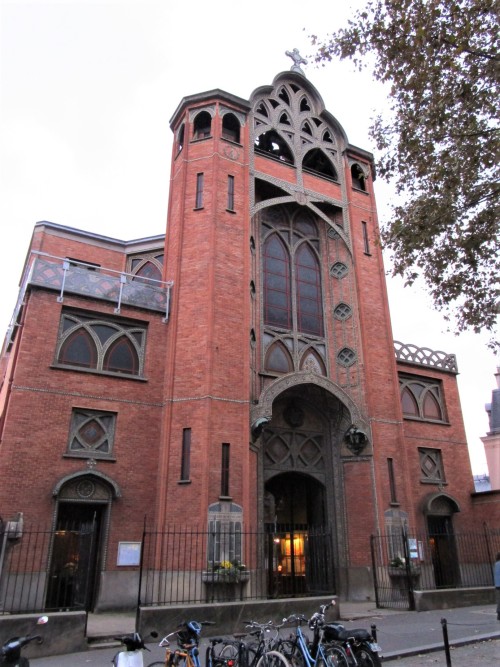  Saint-Jean de Montmartre is an Art Nouveau church at the foot of the Montmartre hill in Paris.  It 