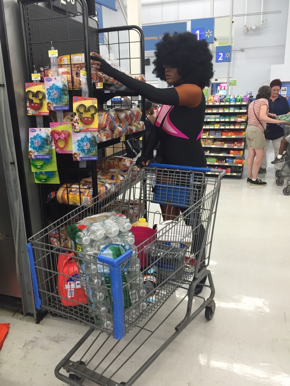 simplyvoguee:  latieraeve Garnet [Square Mom] at the supermarket [Instagram: latieraeve