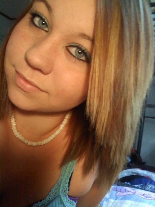 shout-out-to-your-girl:  Submission!  Shout out to Alexis Neff from Tennessee! 