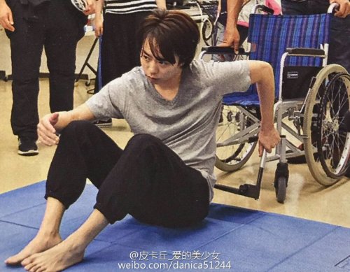 arashian-forever:Kimi ni sasageru emblem Sho kun looks so good in that uniform. to be released in Ja