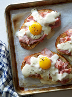 guardians-of-the-food:  Croque Madame Toast  Yes please.