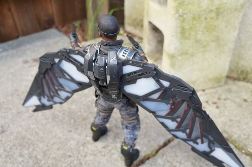 shadesandsupers:  Falcon Sixth Scale Figure