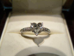 skylarrscreams-blog:  Love this ring ❤