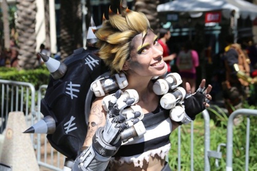 kurustein:  “It’s a perfect day for some mayhem!” 💣  My Junkrat cosplay from Wondercon~ 📷 by york in a box, saffels photography, dtjaaaam, ffstudios, & trelyon. 😈