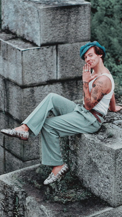 Harry Styles Lockscreenslike or reblog if you save/use