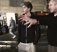 cashtonhugs:  Niall- behind the scenes of KISS YOU. 