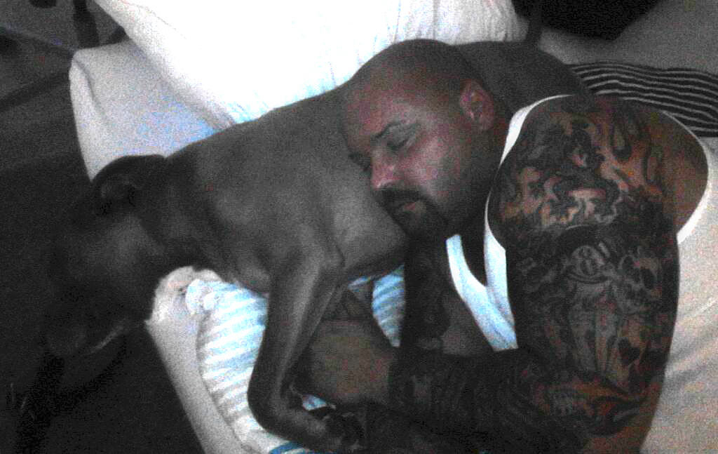 real-thick:  What Sundays are for. Catching up on sleep. See you guys tomorrow with