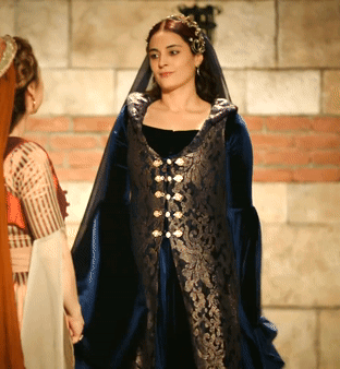 MC:Kosem – Halime’s Velvet Blue Gown & Golden Kaftan, 1x04