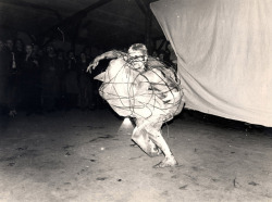 thegreatinthesmall:    Wolfgang Schäfer 1987 Cocoon Dance, evolution performance with h.n.e. fotos bernd jansen   