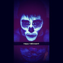 Happy Halloween #happyHalloween #skull #instafollow #instalike #Instagay #cheeky #selfie #gay #gaymer #gaykik #bossbitch #glowinthedark #halloween #darkangel