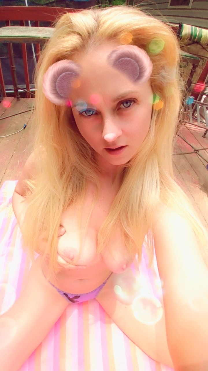 mypussy-420:  Finally get to start tanning!!