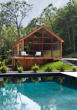 designismymuse:  CATSKILLS RESIDENCE CRAFTED FROM LOCALLY-SOURCED, SUSTAINABLE MATERIALS by Lang Architects (via design-milk*)