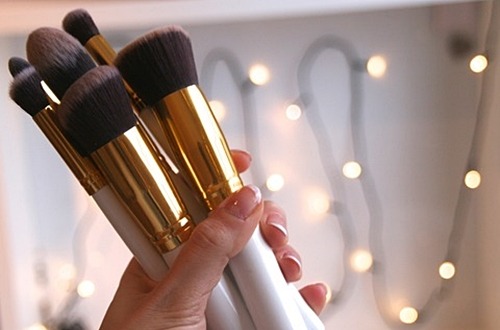 tiaraless:  Make Up Brush Set        