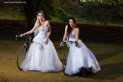 delightfulcycles: brides and bikes (by Ricardo Hassell)
