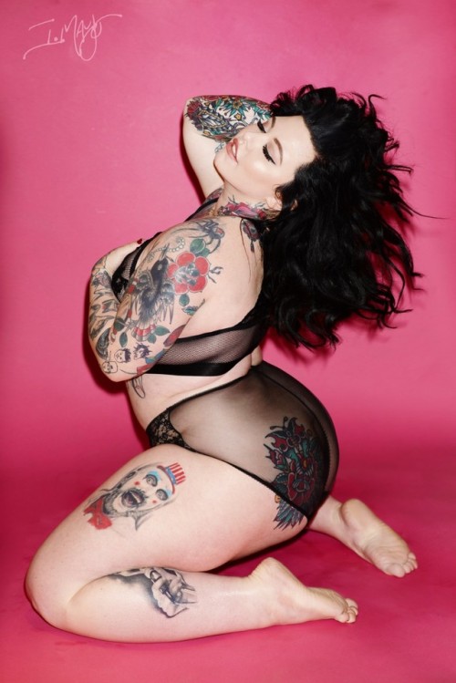 bennyandtulip:  kubeyla:   Liana Magliocco    🐼 
