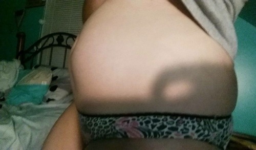 princessgainer - Belly stuffed with pizza in some tight...