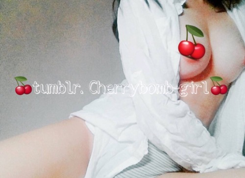 cherrybomb-girl: 체리 젖은 팬티 두번째 이벤트 할게요 ❤️ 리블로그로 흥분되게 써주시는 분 한분 골라서 보내드릴게요 욕은 하지말아주새요ㅠ 샛스할때는 괜찮은데 평소에도