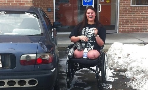 wefatsdominostuff: She has a very captivating smile.