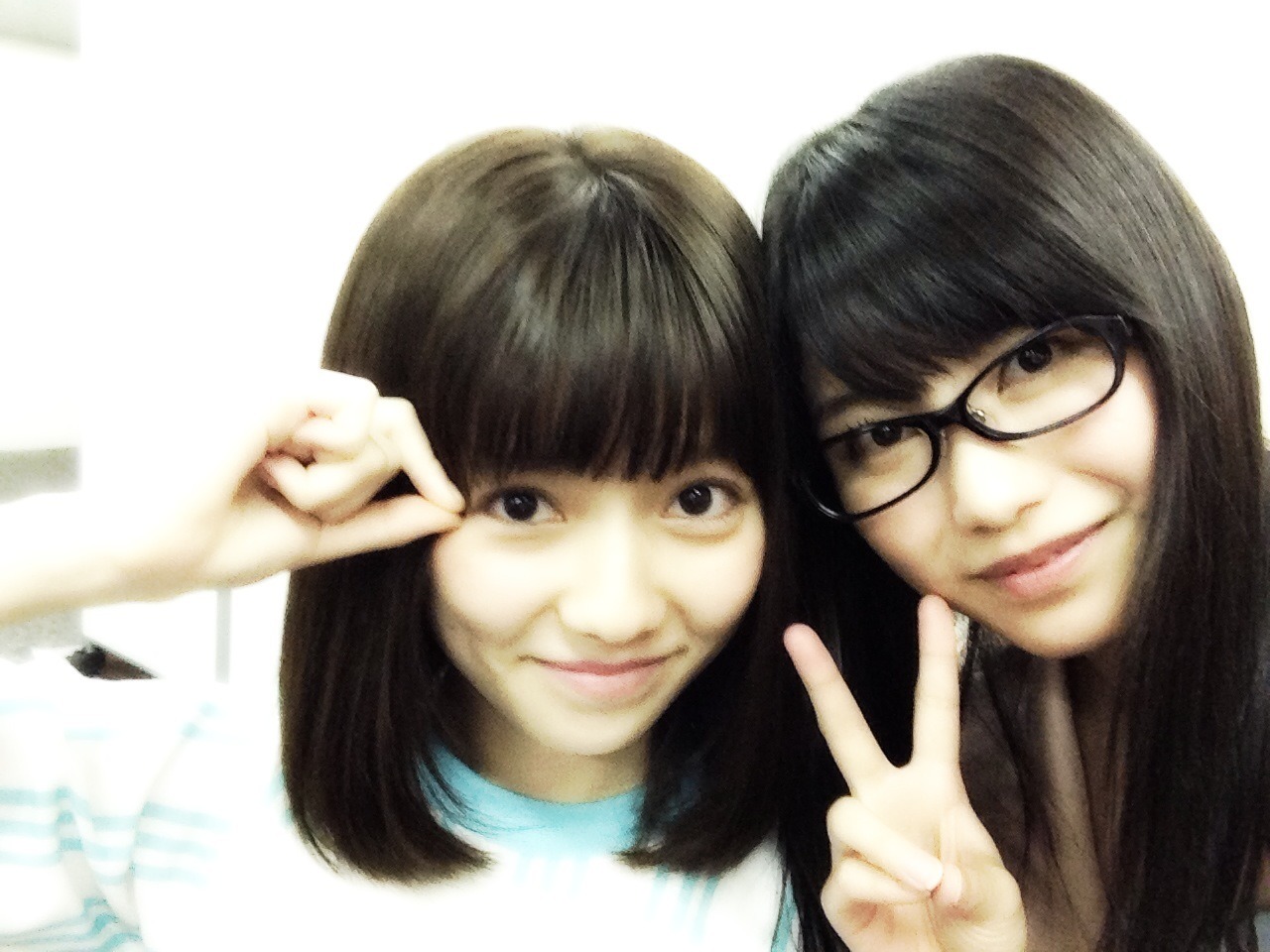 team4-ever:  横山由依 - Google+ 握手会ありがとうございました！ゆいぱる☆ぱるるはエアーめがね