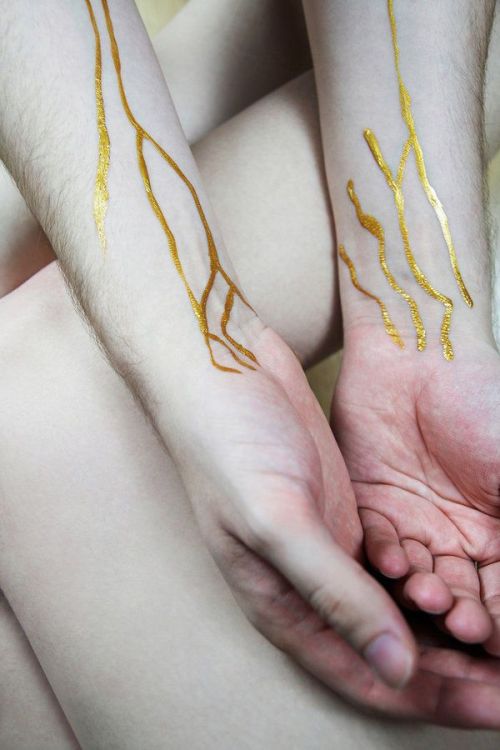 sixpenceee:Kintsukuroi by AlexandraBaban. It’s the art of repairing broken things using gold,to symb
