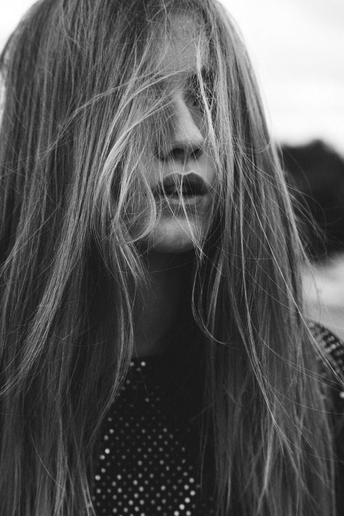 b-lackw0lf:  les-filles-iterabilite:  Zita d’Hauteville by Thomas Babeau  ©® Thomas Babeau - All rights reserved   Q