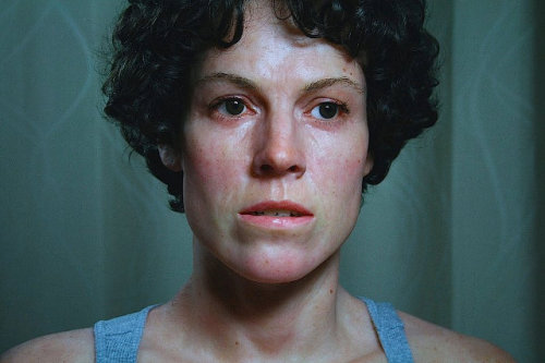 lospaziobianco:  Ultra-Realistic Ellen Ripley Bust Sculpture From ‘Aliens’ by Steve Scotts via 