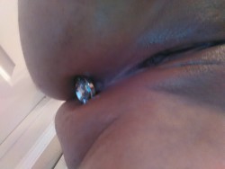 xxxcountrybabyydollxxx:  It hurts. But my medium plug fits. And I know its a bad pic but I was getting a call from school. 