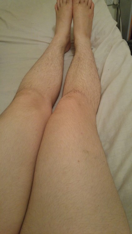 veryhairylegs: Im genderfluid, and I never really feel the need to shave. All of the people around m