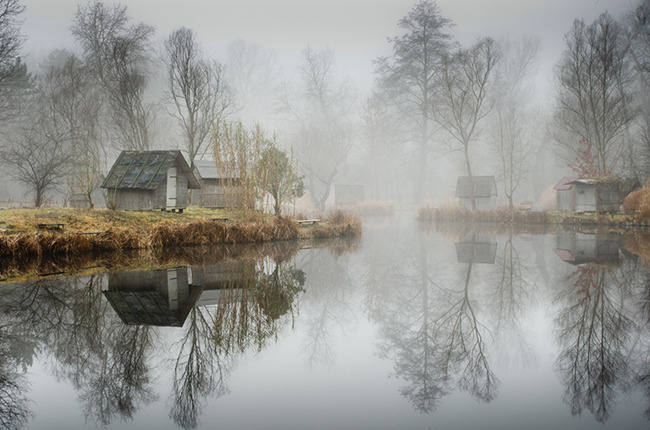 sixpenceee:  Sződliget is a misty waterside town in Hungary, whose eerie atmosphere