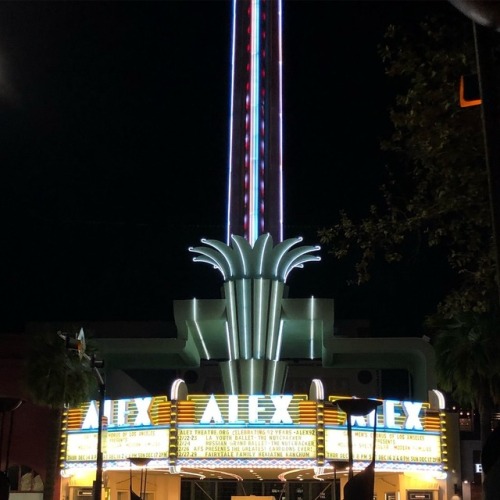 #alextheatre #neon #sign #marquee #neonsign #thaetre #papapartysneonemporium  (at Alex Theatre)