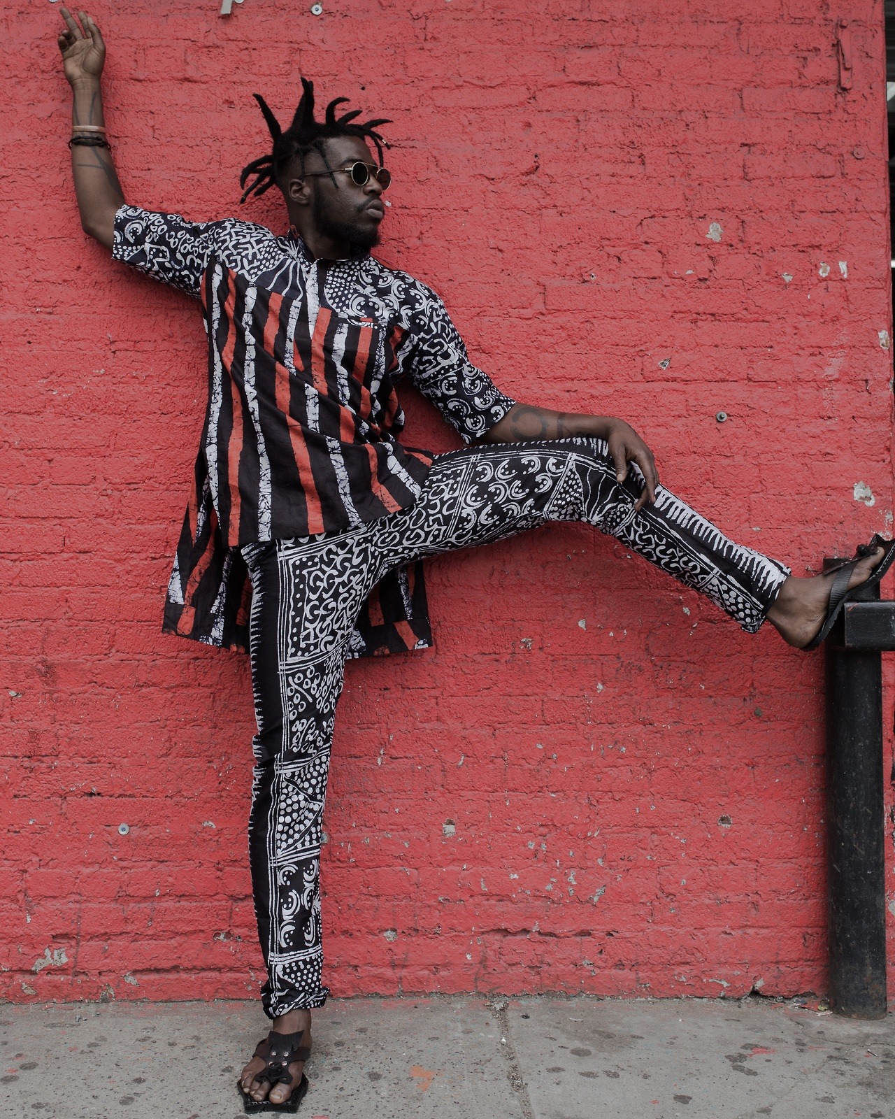 ohthentic:  chidofauxreal:  Nora Chipaumire and Shamar Watt in their WowWow by Wunmi
