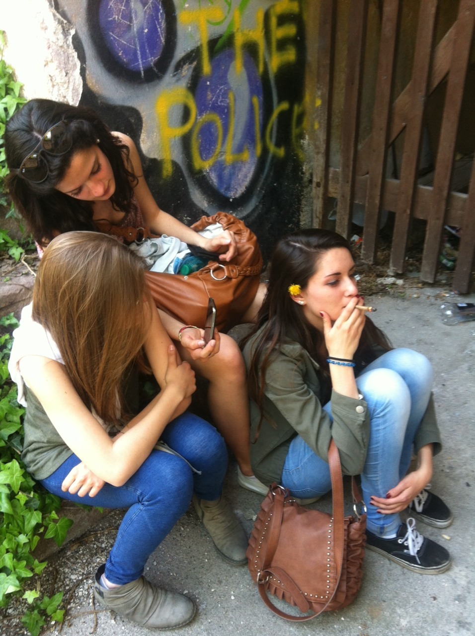 cannablogging:  this picture was posted by my girlfriend:loveflowersinyourhair check