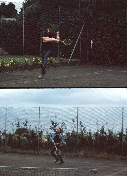 donna-tartt:  George Harrison and Bob Dylan playing tennis in 1969. (X)