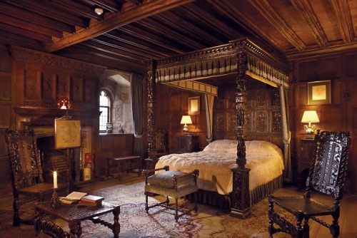 livesunique:King Henry VIII Bedchamber, Hever Castle, Hever, Kent, England