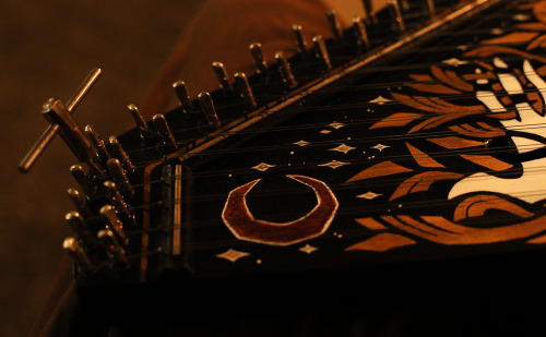 The Lunar Eclipse was last night…. perfect timing for tuning this Flower Blood Moon zither :)