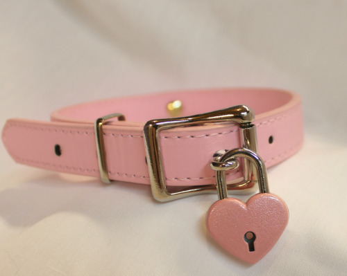 kittensplaypenshop:  Coming soon..lockable pleather collars! :3 For all of you who want the lockable option..and ribbon isn’t for you - but you still want cruelty free! <3  
