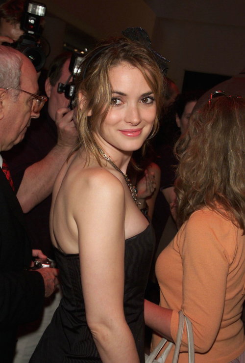 blogforwinona:Winona Ryder attends the New York Spring Gala (June 18, 2001)