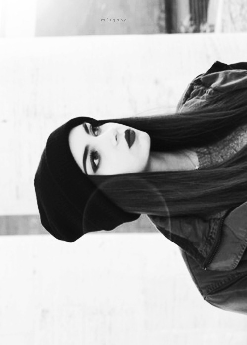 marialenamrk:  TRUST NO BITCH | via Tumblr στο We Heart It.