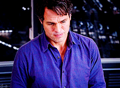 sixsmithyouass:  1/7 Outfits ➝ Bruce’s purple shirt of sex  I&hellip; really
