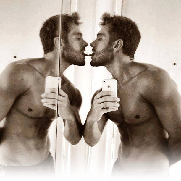 instaguys:  Guys with iPhones Source: gwip.me 