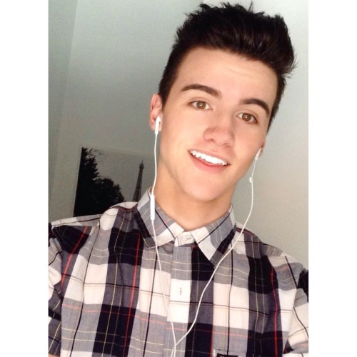 ryanvenom: loser half smile