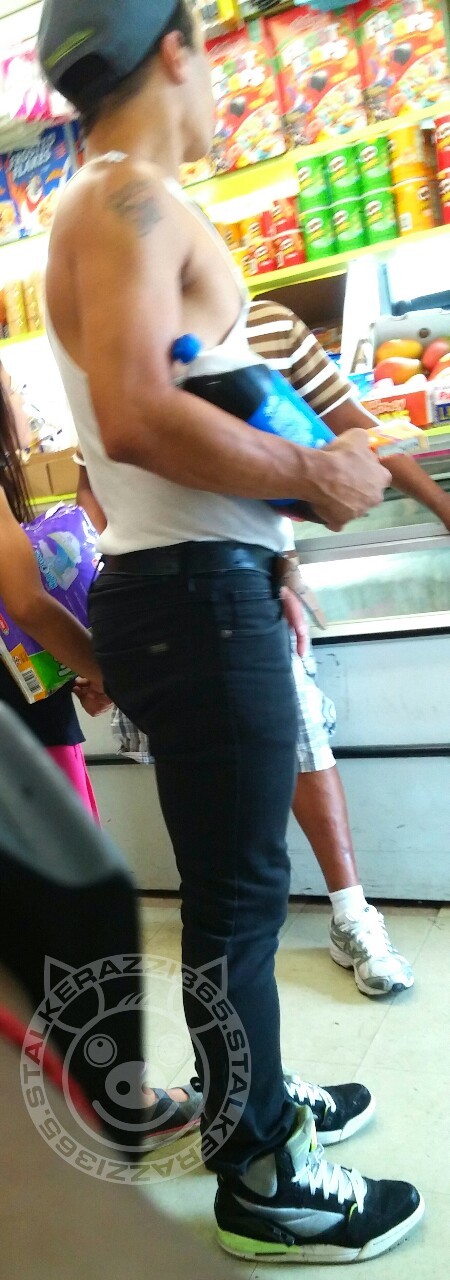 stalkerazzi365:  That nipple! That ass! I want my mouth on both! Dayum!! 🐷