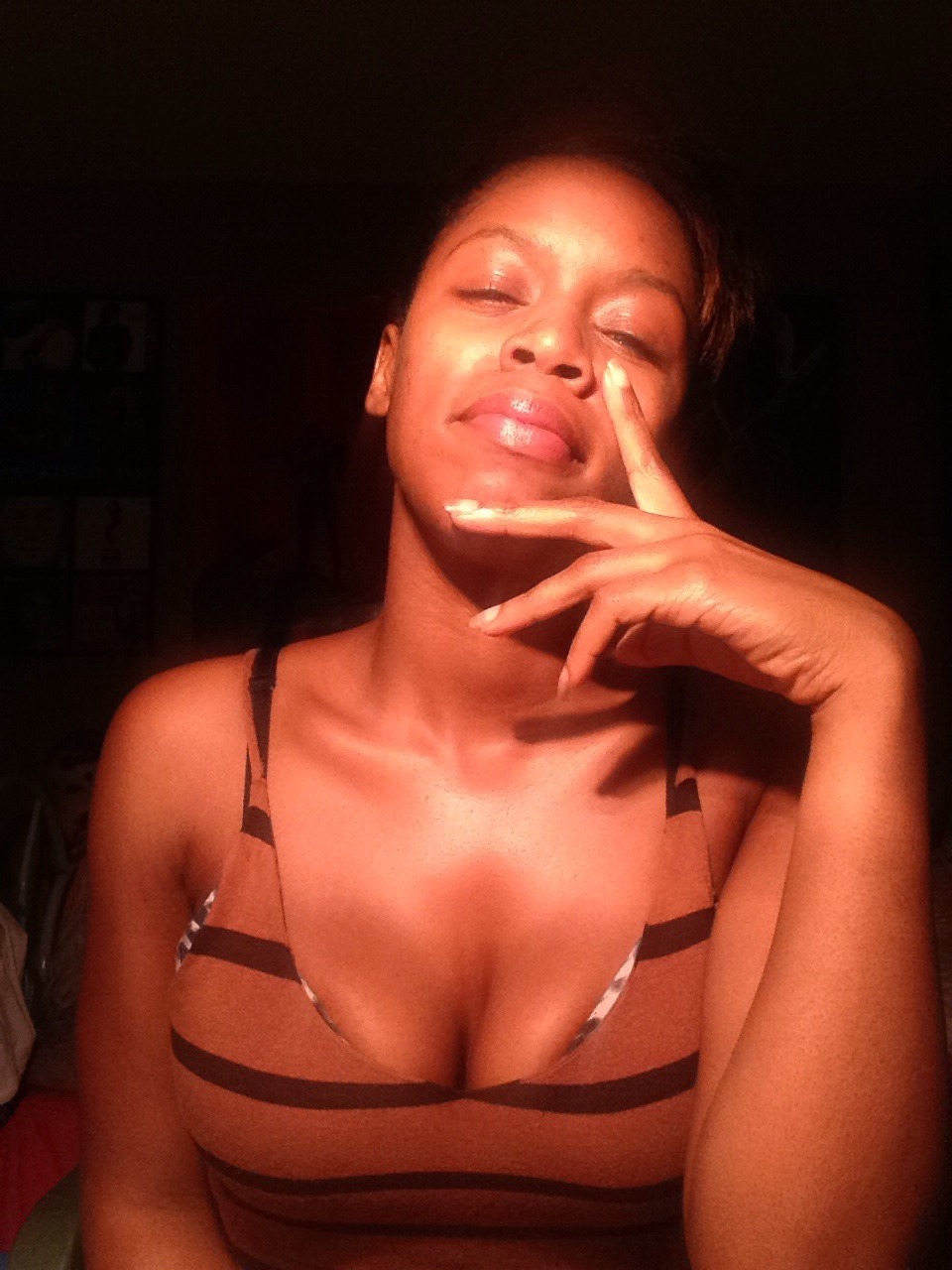 chellzisyeezus:  I really wish I wasn’t home right now 