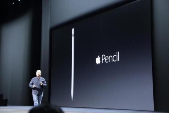 thecommonchick:  Us: Can we get 3 way FaceTime & better quality charging cables ?  Apple:  