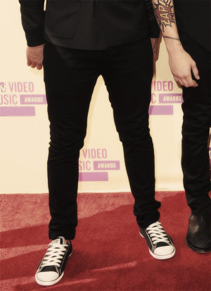  damn bby how far can you spread dem legs 