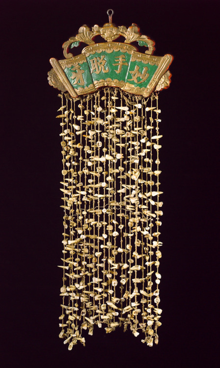 historyarchaeologyartefacts:Doctor’s shop sign (more or less 25 human teeth on each 50 cm string) , 